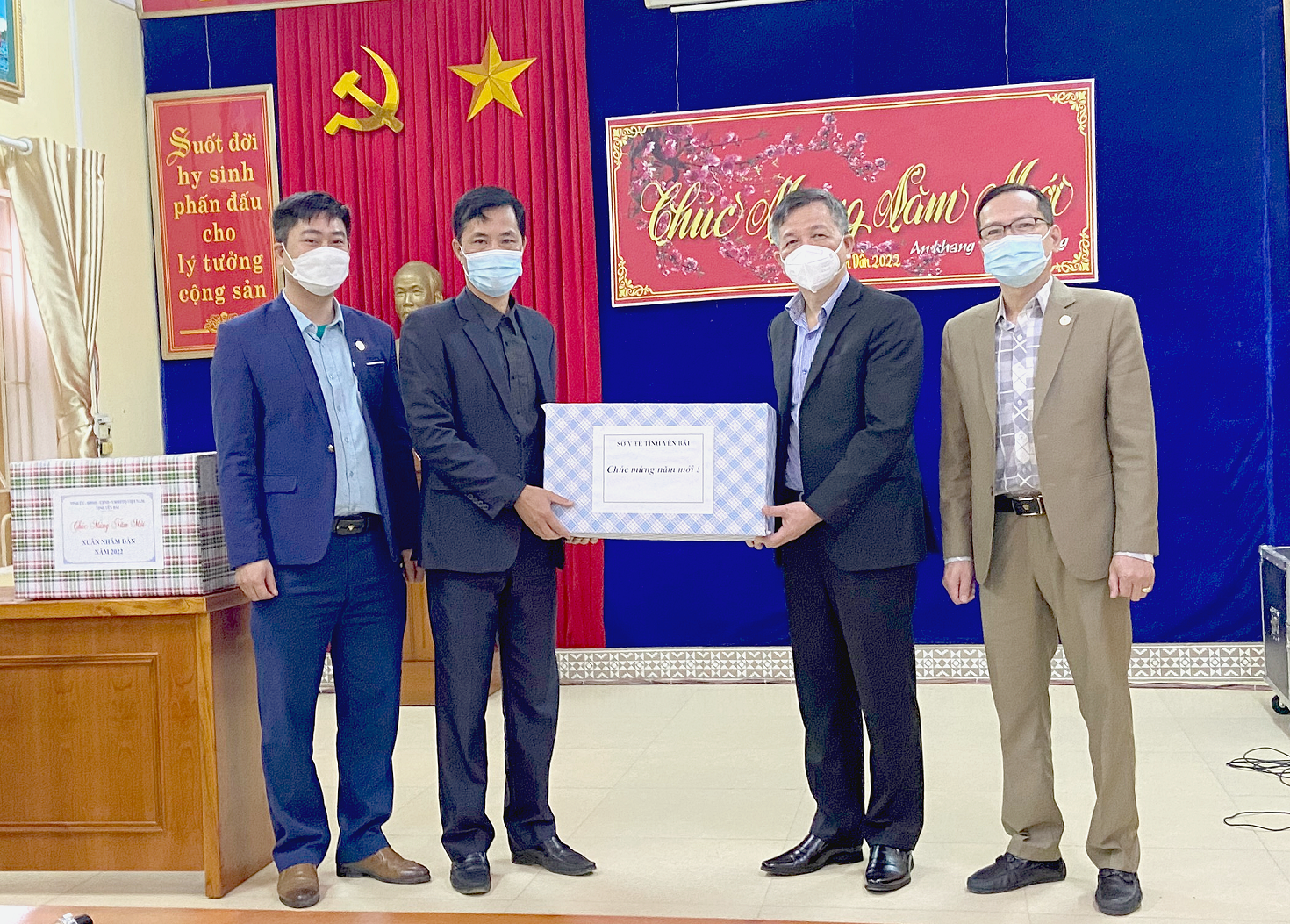 ĐOÀN CÔNG TÁC CỦA UBND TỈNH VÀ SỞ Y TẾ THĂM, CHÚC TẾT BỆNH VIỆN TÂM THẦN TỈNH YÊN BÁI